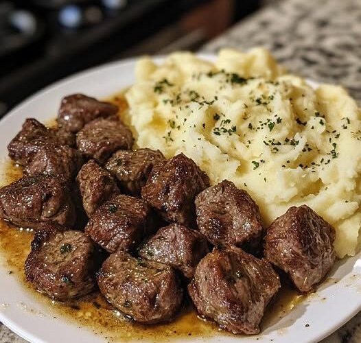 Bocaditos de Carne y Mantequilla de Ajo con Puré